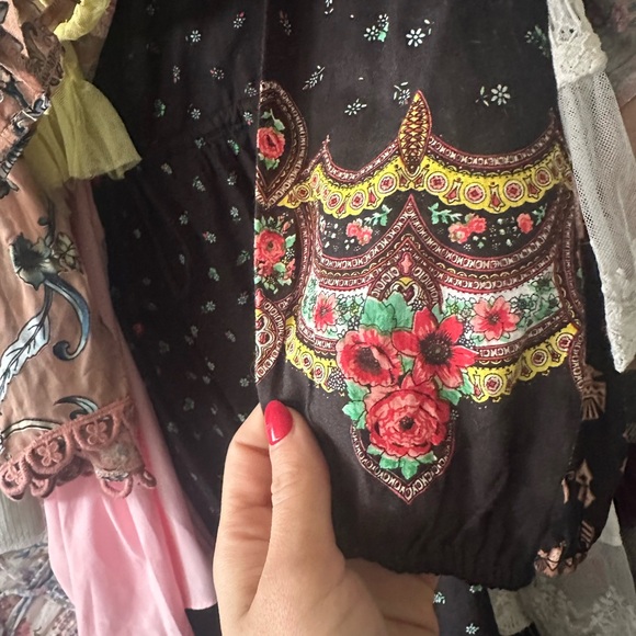 Chasing unicorns size small ✨ - Picture 2 of 5